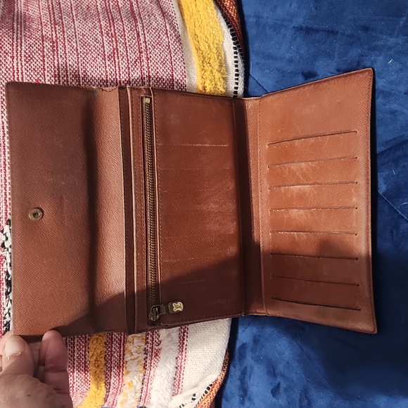 Authentic vintage Louis Vuitton clutch/large wallet. See pictures of wear/tear - Picture 12 of 15